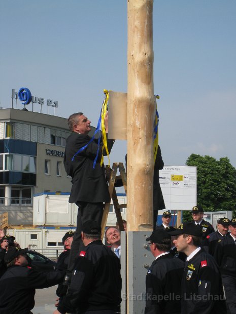 2011_04_28 Maibaumaufstellen in St. Poelten (53)